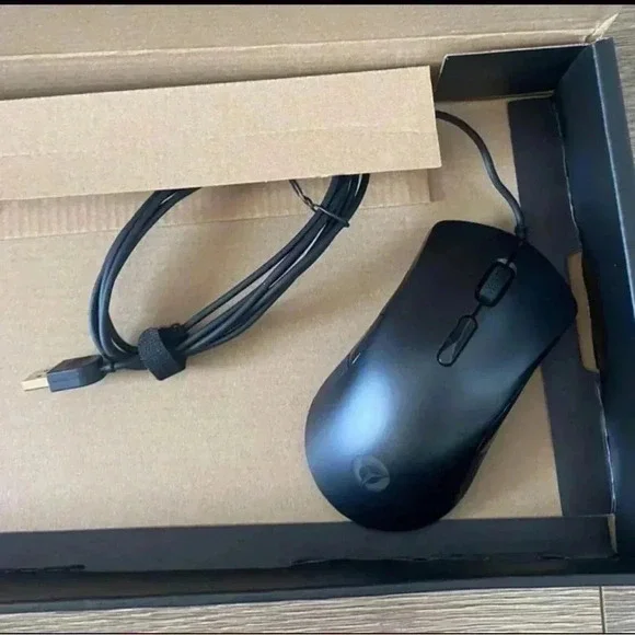 “Host Pick”!! Lenovo Legion KM300 RGB Gaming Combo Keyboard and Mouse - Picture 2 of 4